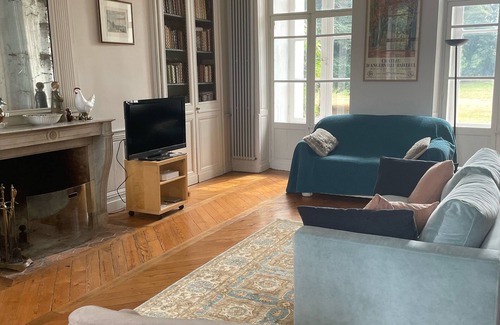 Thiouville Otro | Castillo en el campo, cerca de la Costa de Alabastro