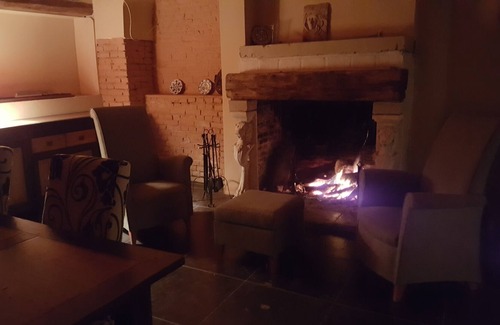 Humieres Casa | Castle's Cottage rodeado de naturaleza, ideal para niños de todas las edades.