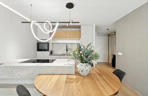 Old Town Apartamento | Castle-side Luxury Residence on Danube River bank,Free Parking