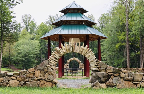 Stanardsville Apartamento | Castle Suite at White Lotus Eco Spa Retreat