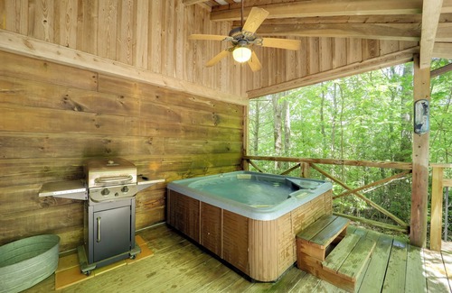 Vein Mountain Cabina | Cataloochee Ski Day Trips! Hot Tub Haven in Marion