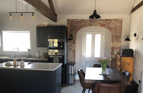 Markham Moor Cabaña | Cattlebeam Cottage, 3 bedroom converted barn with 2 bathrooms set in beautiful grounds