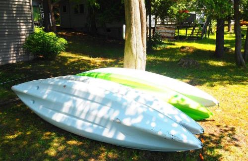 Honor Casa | Cavalier Cottage - Private Lakefront W Kayaks!