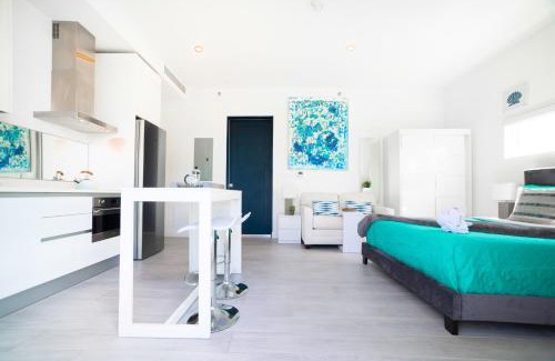 Seven Mile Beach Apartamento | Cayman Luxury Rentals at The Grove