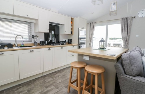 Cayton Bay Cabina | Cayton Pines Lodge at Cayton Bay Holiday Park