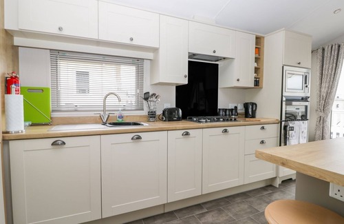 Cayton Bay Cabina | Cayton Pines Lodge at Cayton Bay Holiday Park