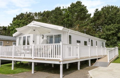 Cayton Bay Cabina | Cayton Pines Lodge at Cayton Bay Holiday Park