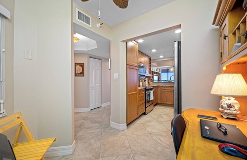 Sand Key Condominio | CBC 1-18C – Beach Front, Pool, Hot Tub, Tennis, Gym & Sauna!