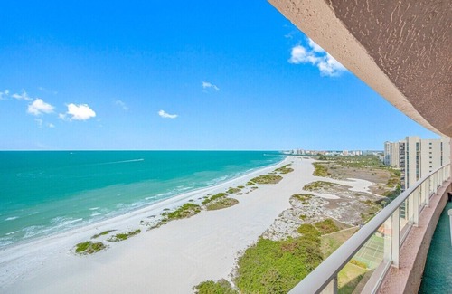 Sand Key Condominio | CBC 2-18F: Beach Front Escape, Book Now!