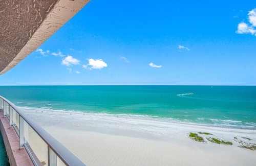 Sand Key Condominio | CBC 2-18F: Beach Front Escape, Book Now!