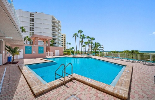 Sand Key Condominio | CBC 2-18F: Beach Front Escape, Book Now!