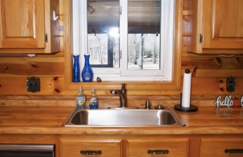 Lenox Cabina | CC Lodge welcomes you with 250 acres of land! Perfect for biking, hunting, etc!