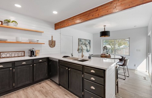 Coeur d'Alene Casa | CDA ID. Sanders Beach! Best Location! Newly Remodeled Addition! Pet Friendly.