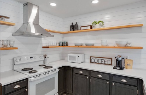 Coeur d'Alene Casa | CDA ID. Sanders Beach! Best Location! Newly Remodeled Addition! Pet Friendly.