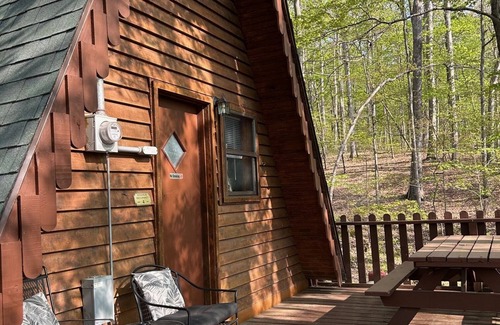 Eckerty Chalet De Esquí | Cedar A Frame Chalet Cabin 2 ubicado en el lago Patoka en el sur de Indiana