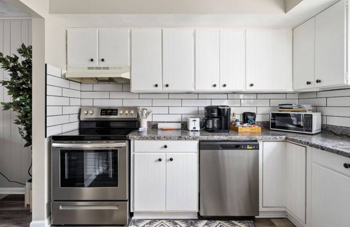 Heath Apartamento | Cedar and Oak - 2 BR, King Beds, Patio