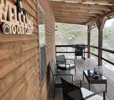 Eureka Springs Casa | Cedar Creek Cabins #1 - Giant Spa Tub, Large Wooded Porch, Full Kitchen, 1 Bedroom