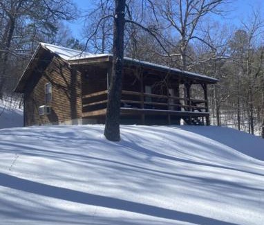 Eureka Springs Casa | Cedar Creek Cabins #1 - Giant Spa Tub, Large Wooded Porch, Full Kitchen, 1 Bedroom