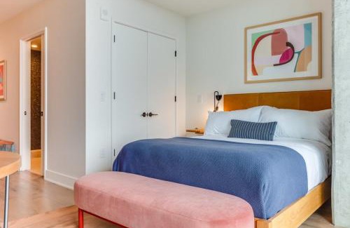 Rainey Street Historic District Casa | Cedar Door by AvantStay Brand New Condo Room in Austin w Amazing Amenities