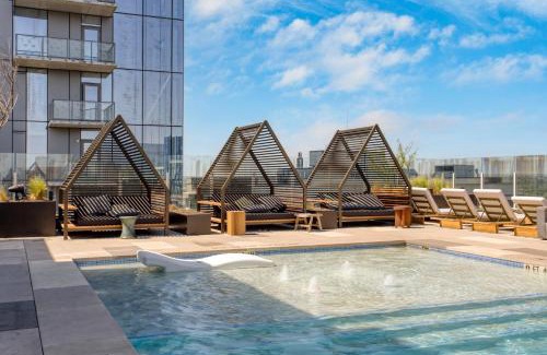 Rainey Street Historic District Casa | Cedar Door by AvantStay Brand New Condo Room in Austin w Amazing Amenities