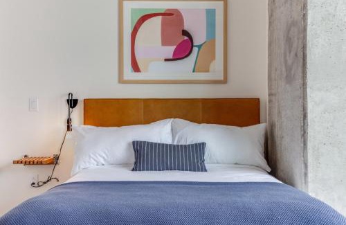 Rainey Street Historic District Casa | Cedar Door by AvantStay Brand New Condo Room in Austin w Amazing Amenities