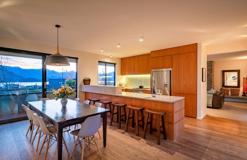 Wanaka Casa | Cedar House premium holiday home Wanaka