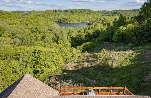 Smithville Cabina | Cedar Lakeview Cowhide Cabin Hot Tub