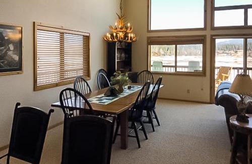 McCall Casa | Cedar Lane Getaway