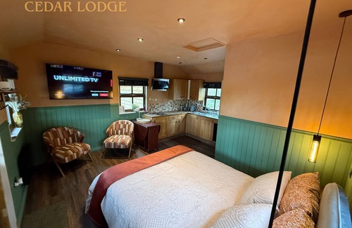Bury St Edmunds Cabina | Cedar Lodge