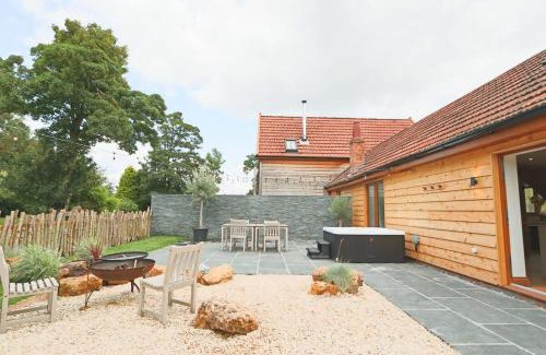 Olveston Casa | Cedar lodge - Hopewell