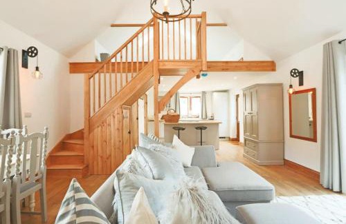 Olveston Casa | Cedar lodge - Hopewell