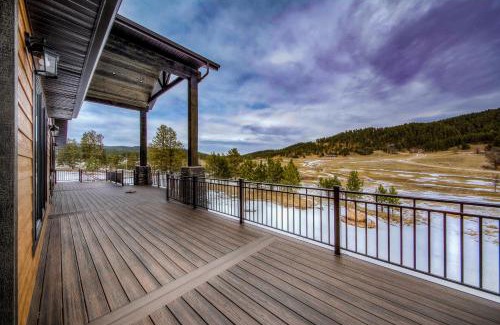 Sturgis Casa | Cedar Lodge on 17