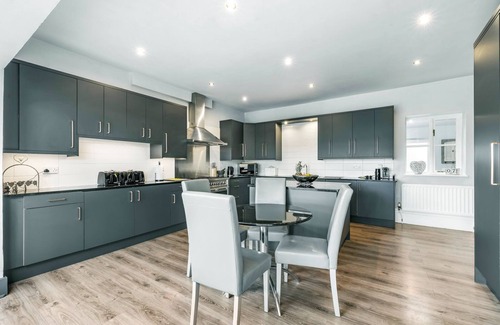 Halfway House Villa | Cedar Lodge - Siete Habitaciones Villa, Capacidad 19