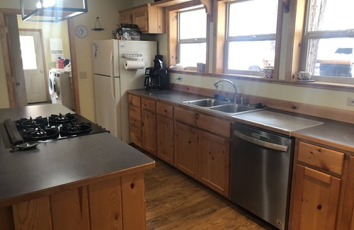 Greenville Casa | Cedar Retreat among the Pines