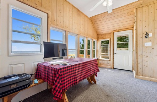 Dyer's Bay Casa | Cedar & Stone is a TICO licenced serene waterfront escape in exclusive Dyers Bay. Nestled between Georgian Bay and the Niagara Escarpment, this stylishly renovated cottage offers peaceful mornings, cozy evenings, and nature right at your doorstep.