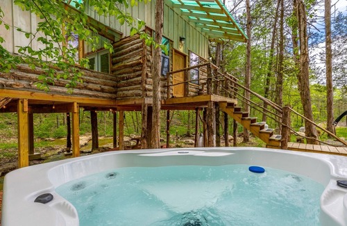 Trenton Casa | Cedarbrook Treehouse | Hot Tub, Dog Friendly, Private | 1 Bed, 1 Bath