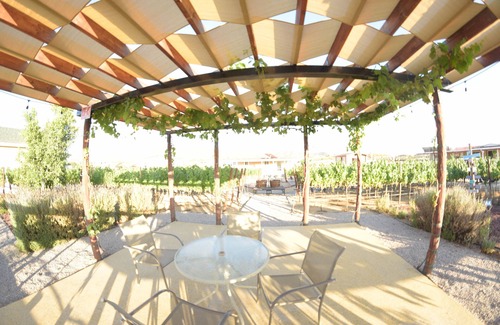 Valle de Guadalupe Cabina | Cedrón. Acogedora cabaña de madera ideal para parejas.
