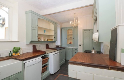 Llangattock Lingoed Cabaña | CEFN CAMPSTONE, pet friendly, with open fire in Abergavenny