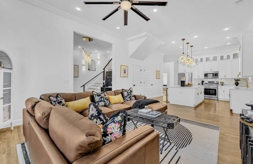 East Point Casa | Celebrations & photoshoots welcome here! Come for the event, stay for the beds!