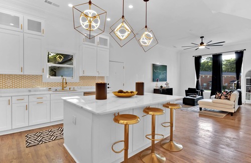 East Point Casa | Celebrations & photoshoots welcome here! Come for the event, stay for the beds!