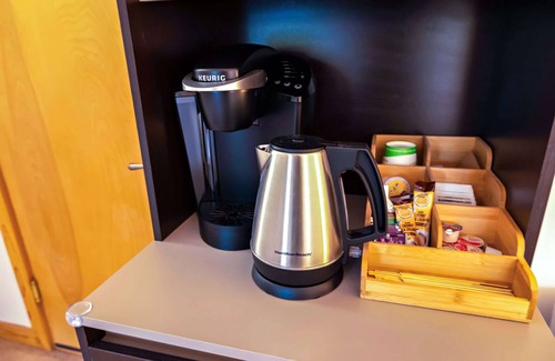 Cornville Apartamento | Celestite Suite: Charming Creekside Comfort