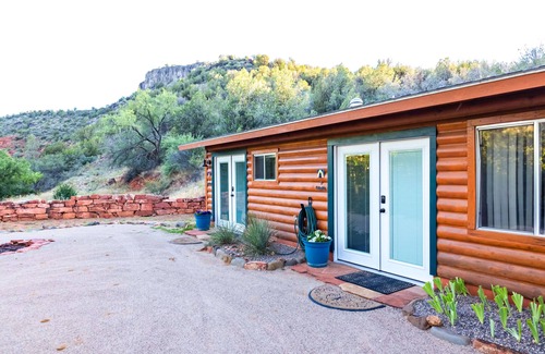 Cornville Apartamento | Celestite Suite: Charming Creekside Comfort