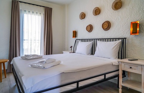Hacımemis Hotel | Cemal Alacati Butik Hotel