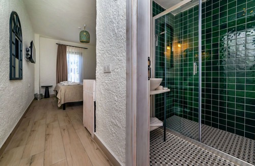 Hacımemis Hotel | Cemal Alacati Butik Hotel