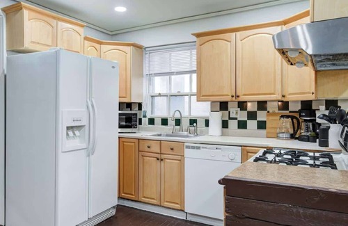 Midtown Village Apartamento | Center City Gem - 4BR Near Rittenhouse & Old City