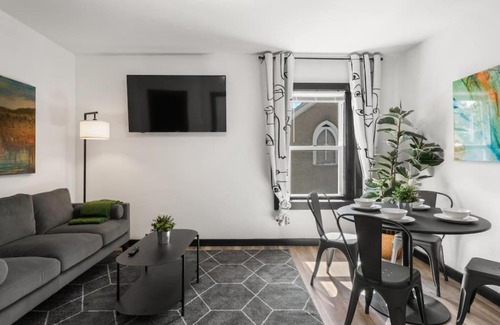Penn-Knox Apartamento | Center City Philly Home, Cozy 1-BR, Ideal Location for 4 Guests!
