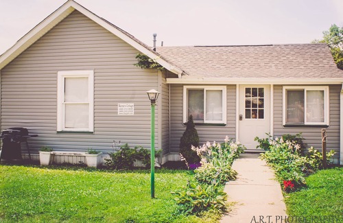 Geneva-on-the-Lake Cabaña | Centro de la Franja sleeps6 1Bedroom 1Bath. Pozo de fuego AC, wifi, cable, Se aceptan mascotas