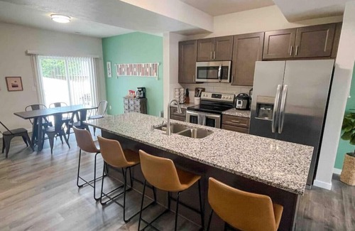 Spokane Apartamento | Central 3/2, garage, private yard, walk to arena, EV charger