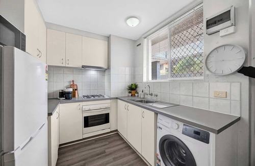 Daglish Apartamento | Central & Affordable Stay Near Subiaco Wi-Fi & Parking