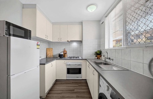 Daglish Apartamento | Central & Affordable Stay Near Subiaco Wi-Fi & Parking